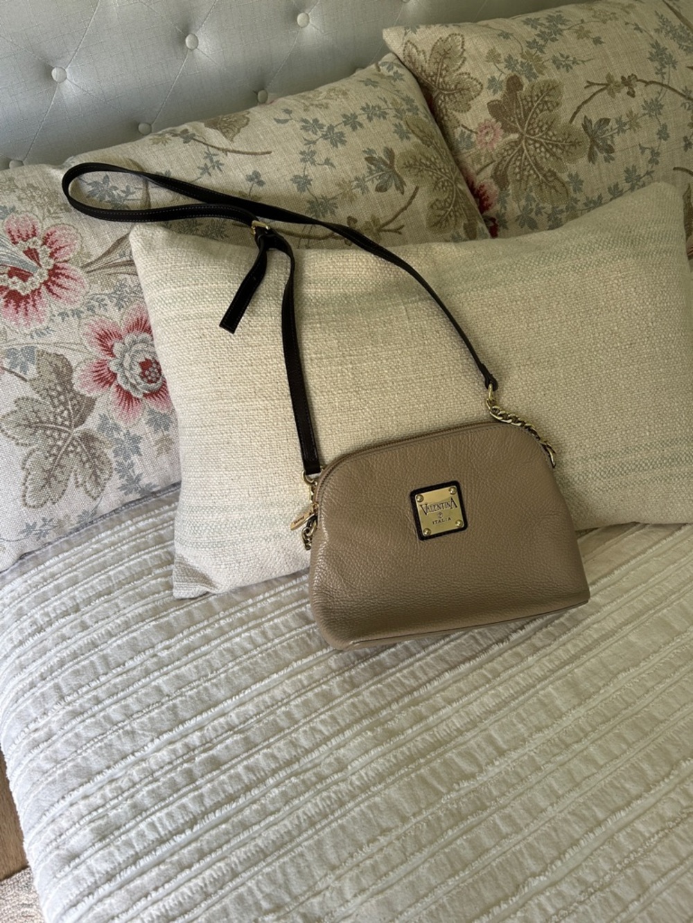 Valentina Like New Classic Leather Purse